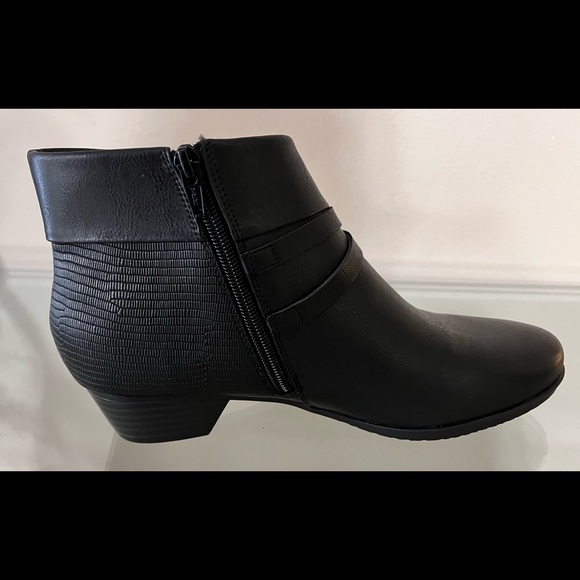 Kim Rogers Black Ankle Booties - Picture 3 of 5